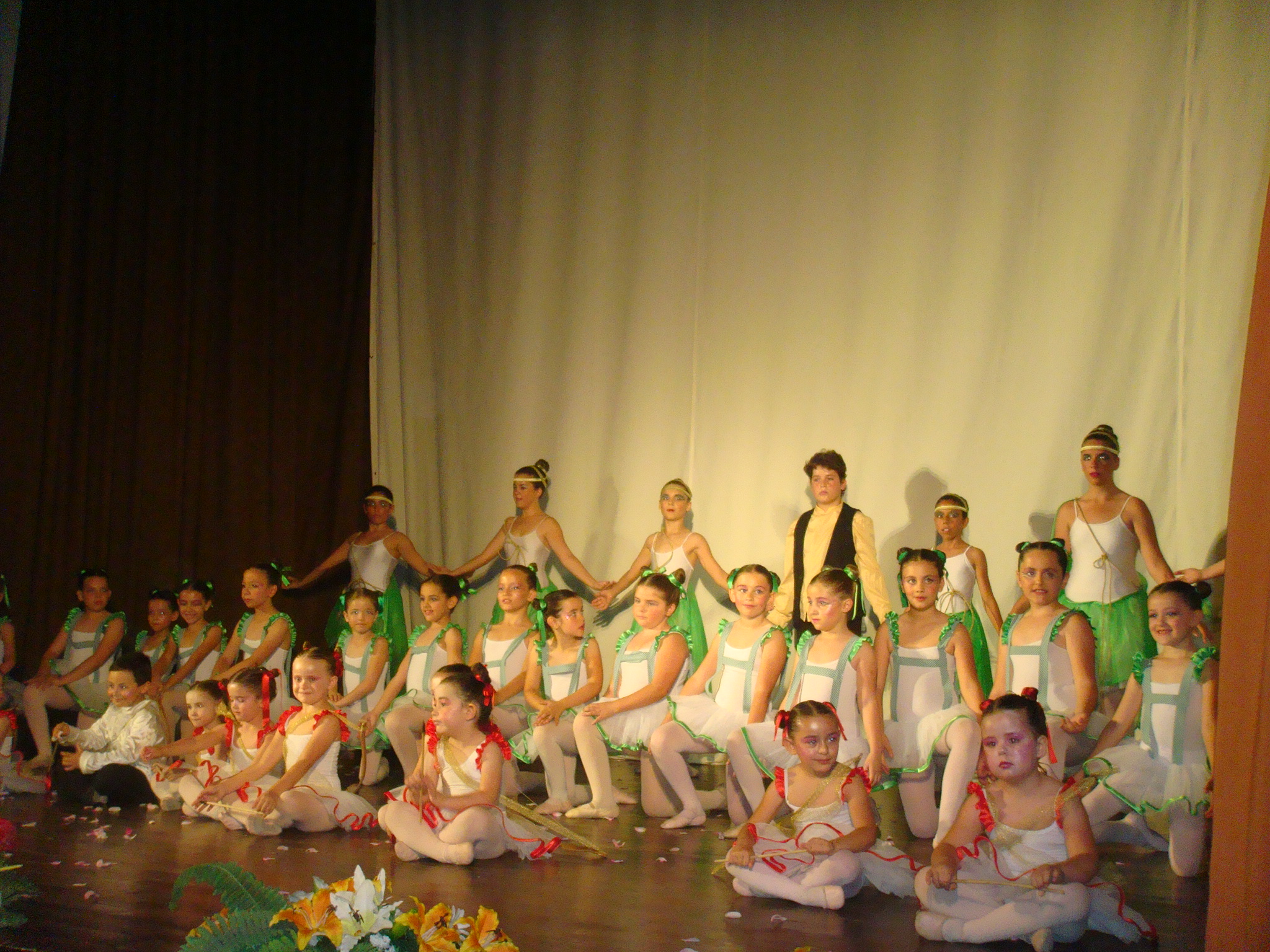 El curso de ballet se cerró con las actuaciones de sus 40 alumnos